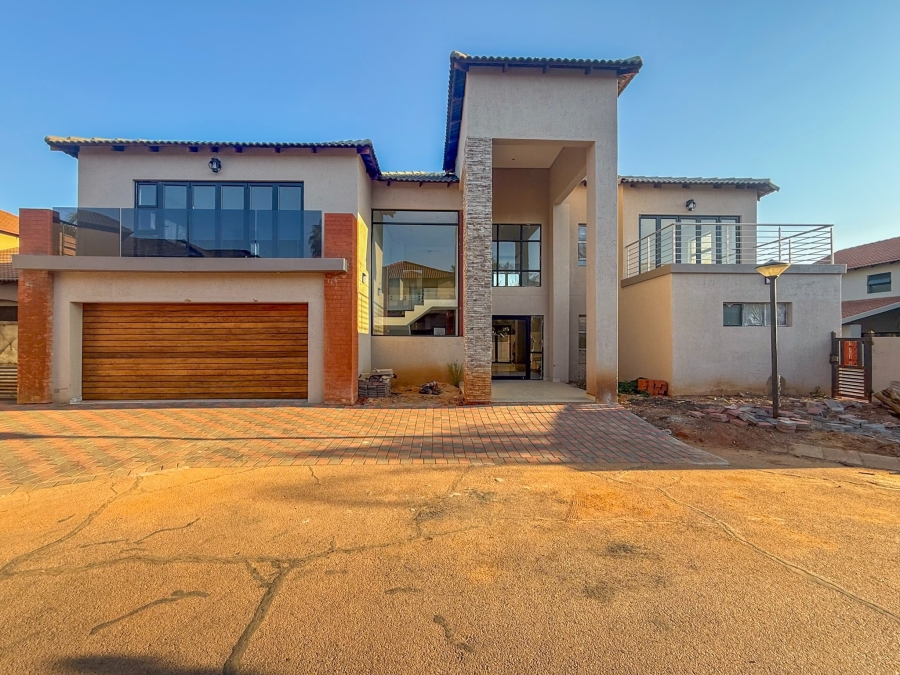 5 Bedroom Property for Sale in Melodie North West